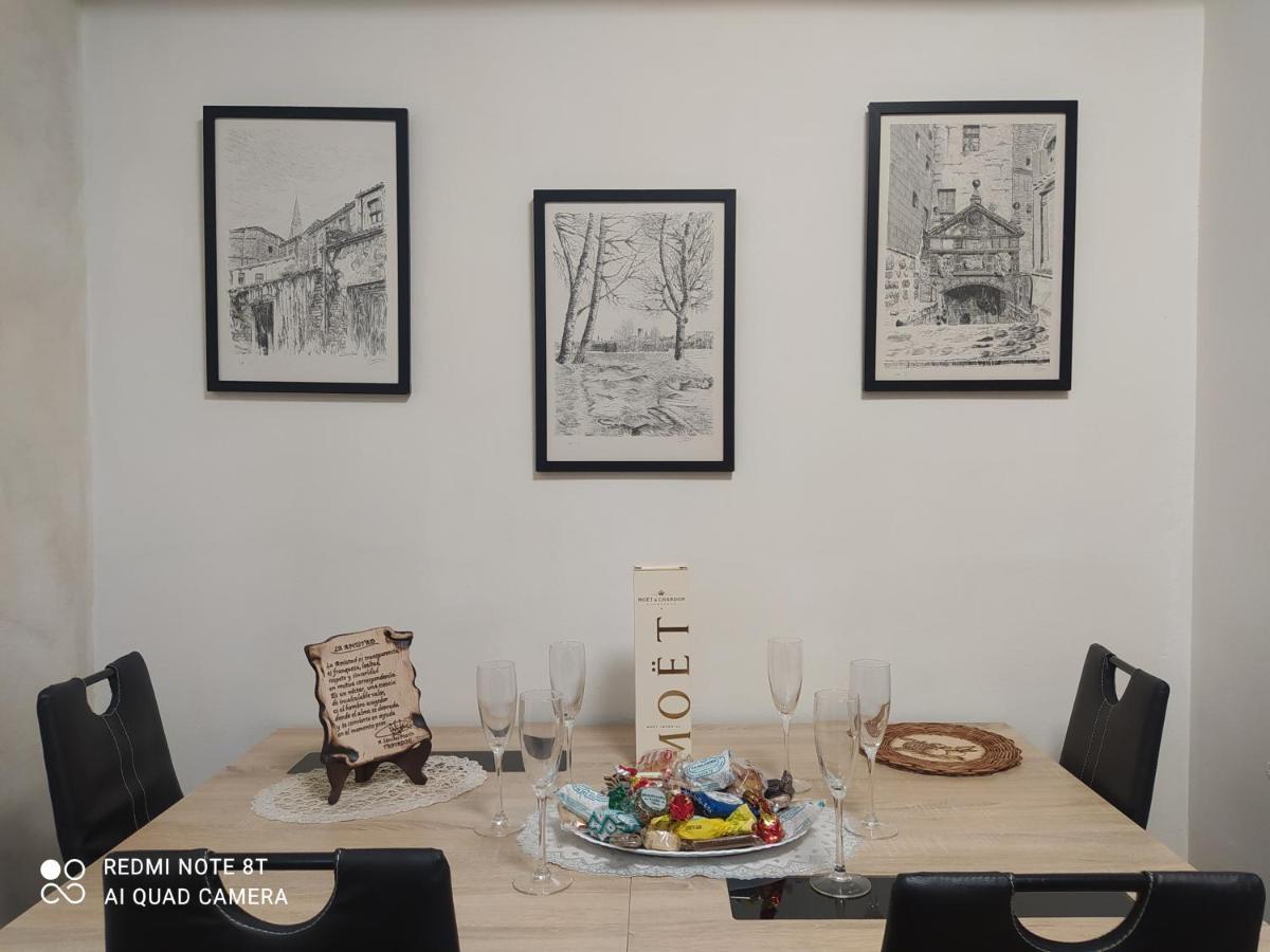 Gonzalo De Berceo 15 Apartment Logrono Luaran gambar