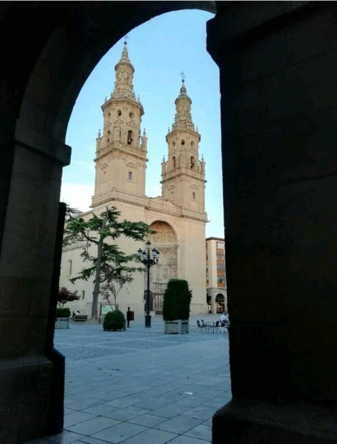 Gonzalo De Berceo 15 Apartment Logrono Luaran gambar